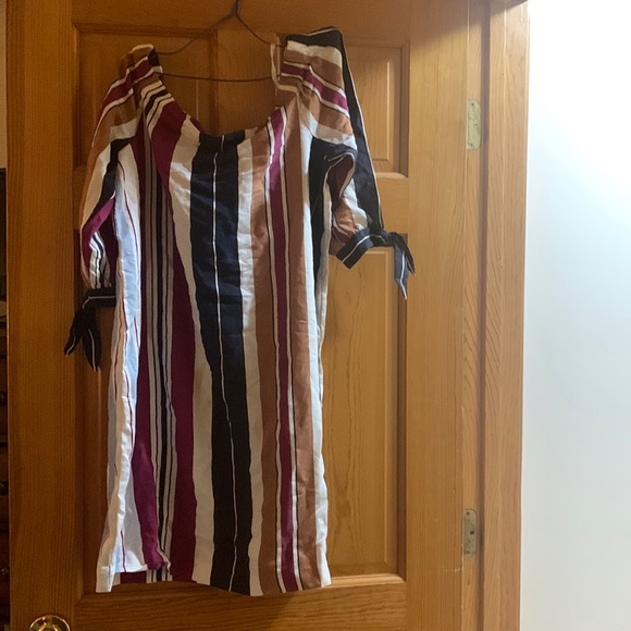 Ann Taylor Dresses & Skirts - NWT Ann Taylor Dress - Size M